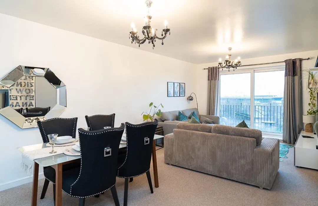 Apt - Stay 6 - Stadium View - Coo-Op Live Arena-1