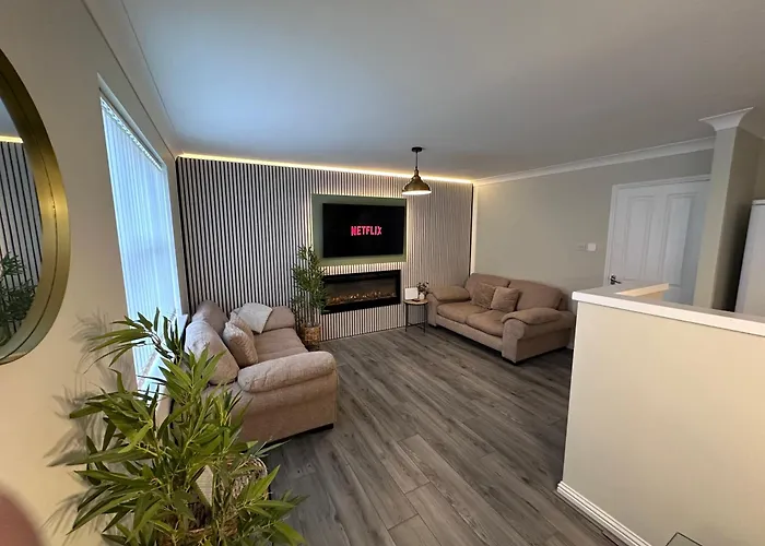 Modern 2-Bedroom Near With Free Parking