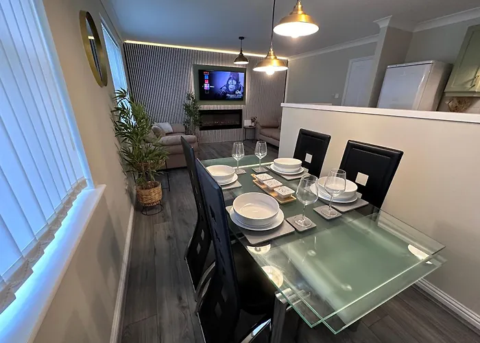 Modern 2-Bedroom Near With Free Parking